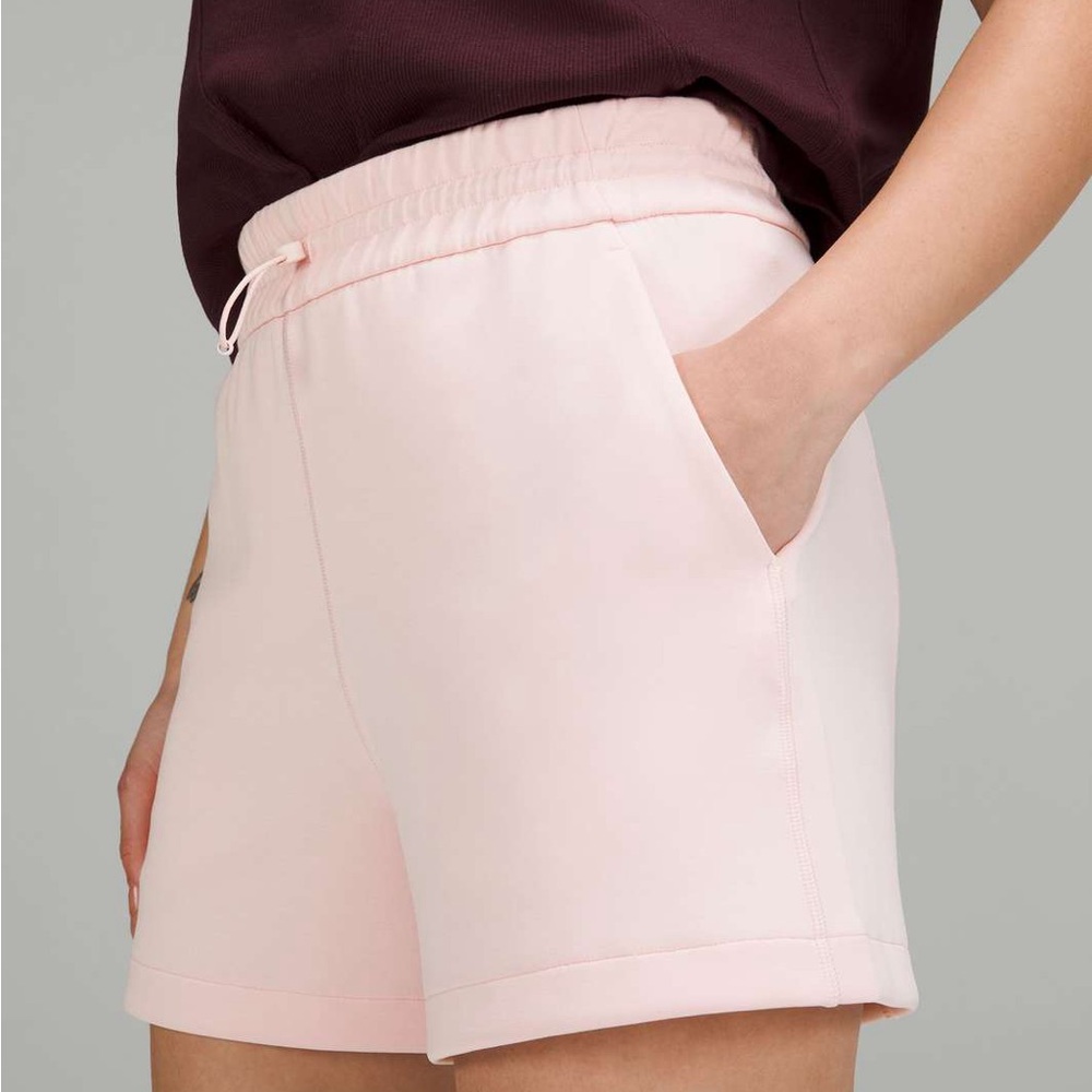 Lululemon Softstreme STRAWBERRY MILKSHAKE High Rise Shorts Light Pink Wms Sz 4